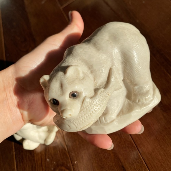 Polar Bear Cubs Sculpture by AARKTIK set of 2 - Picture 8 of 10